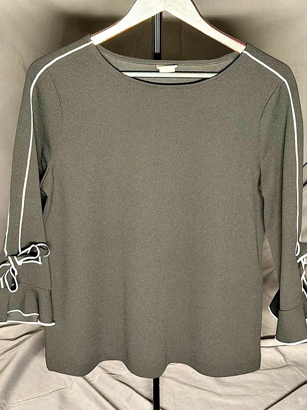 Chico's White Contrast Piping On Black Bow-Sleeve Top Size 1 (US-M)